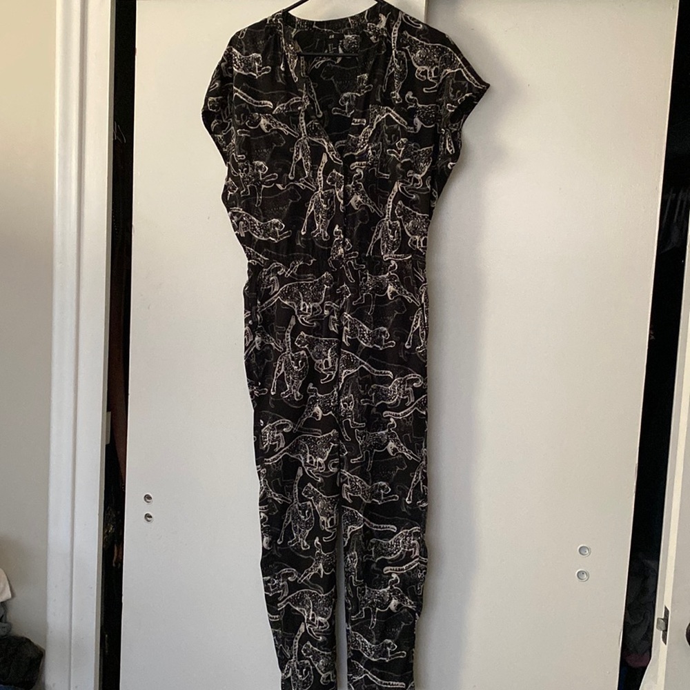 Leopard on piece jumper